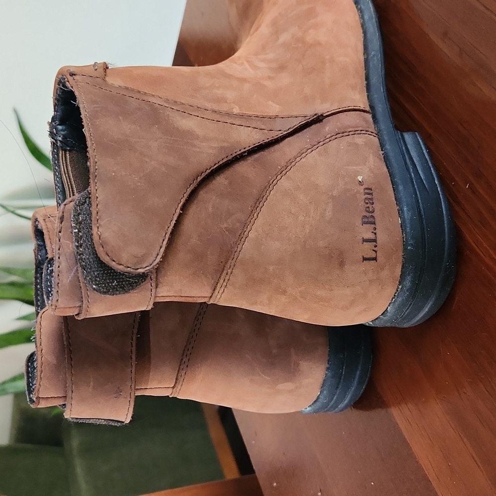 Women's LL Bean tan suede ankle Boots